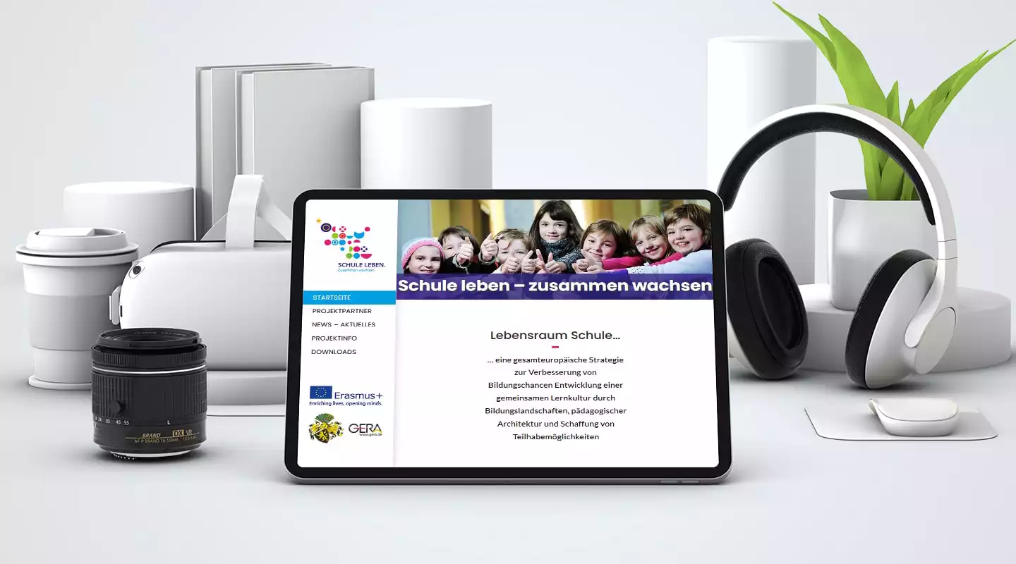 WordPress Webseite für das Projekt Erasmus des Jugendamtes Gera. Präsentation auf einem Tablet
